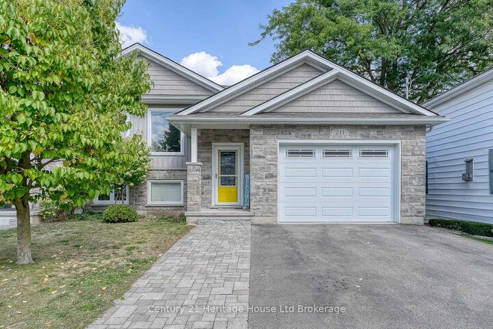 Property Photo:  211 Oxford Street  ON N5C 2V8 