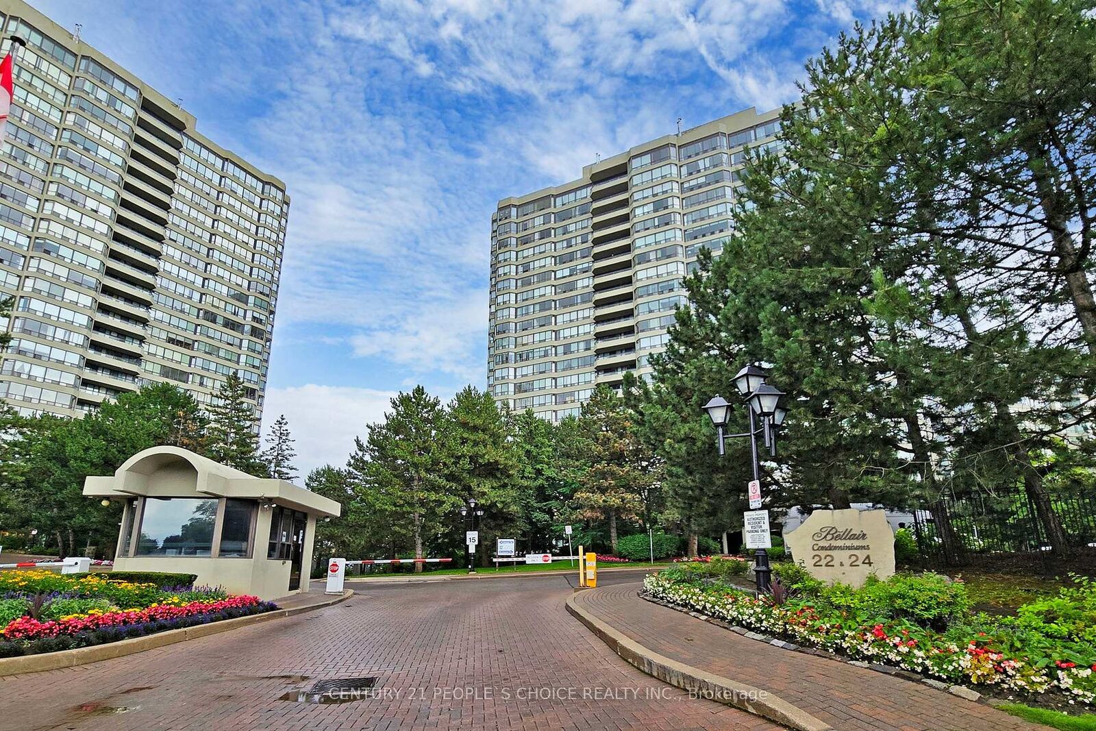Property Photo: 24 Hanover Road 1910 ON L6S 5K8