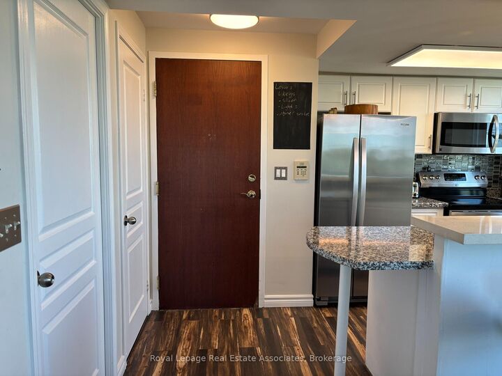 Property Photo:  2585 Erin Centre Boulevard 809  ON L5M 6Z7 