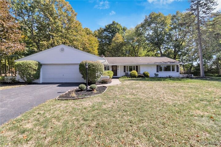 4883 Winding Lane  Clarence NY 14031 photo