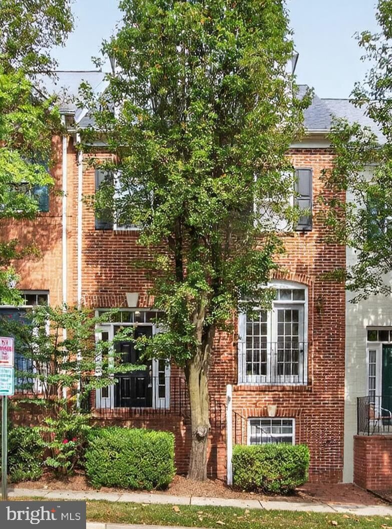 Property Photo:  909 Crestfield Drive  MD 20850 