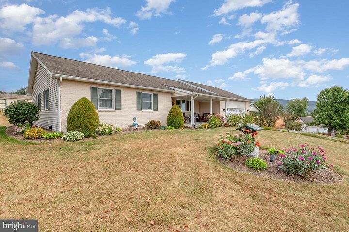 Property Photo: 29 Robin Circle PA 17032
