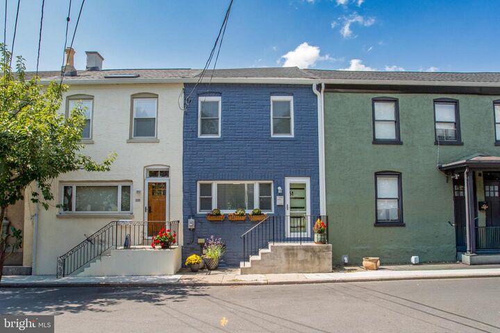 Property Photo:  61 N Franklin Street  NJ 08530 