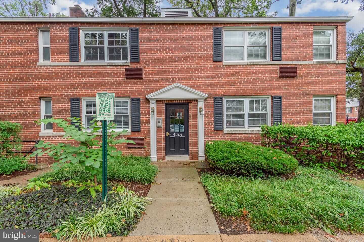 Property Photo: 4324 2nd Road N 43241 VA 22203