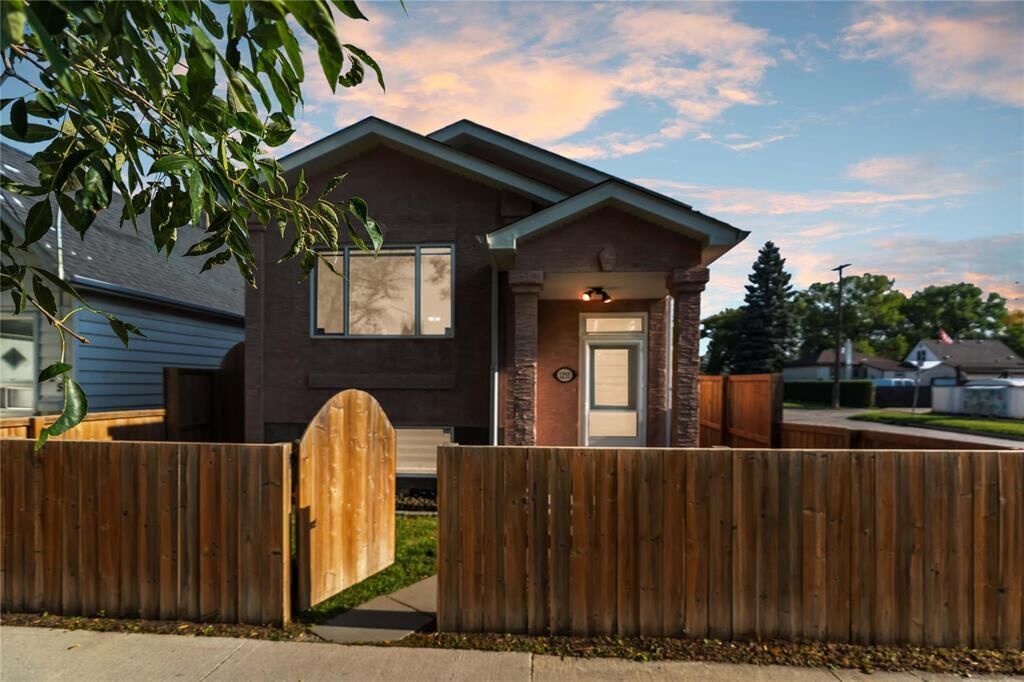 Property Photo:  1255 Manitoba Avenue  MB R2X 0K8 