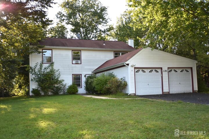 Property Photo:  8 Wethersfield Drive  NJ 08536 