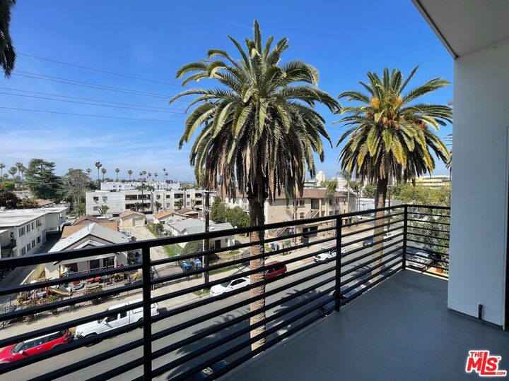 Property Photo: 14612 Calvert St CA 91411