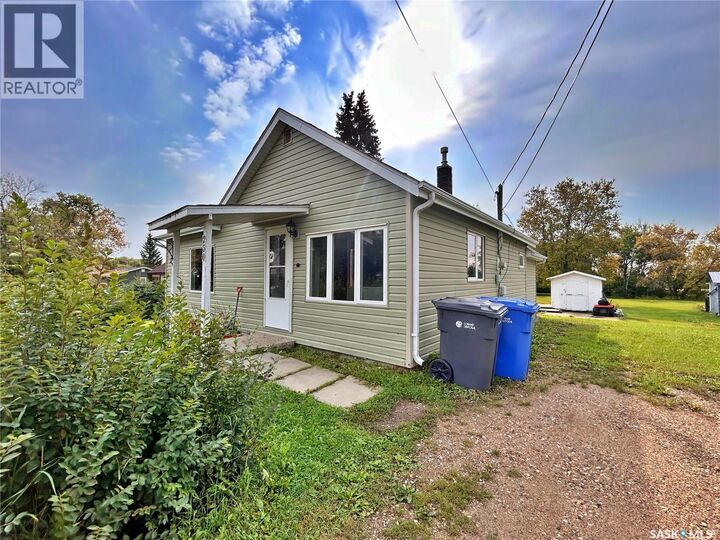Property Photo: 230 Railway Avenue W SK S0G 5A0