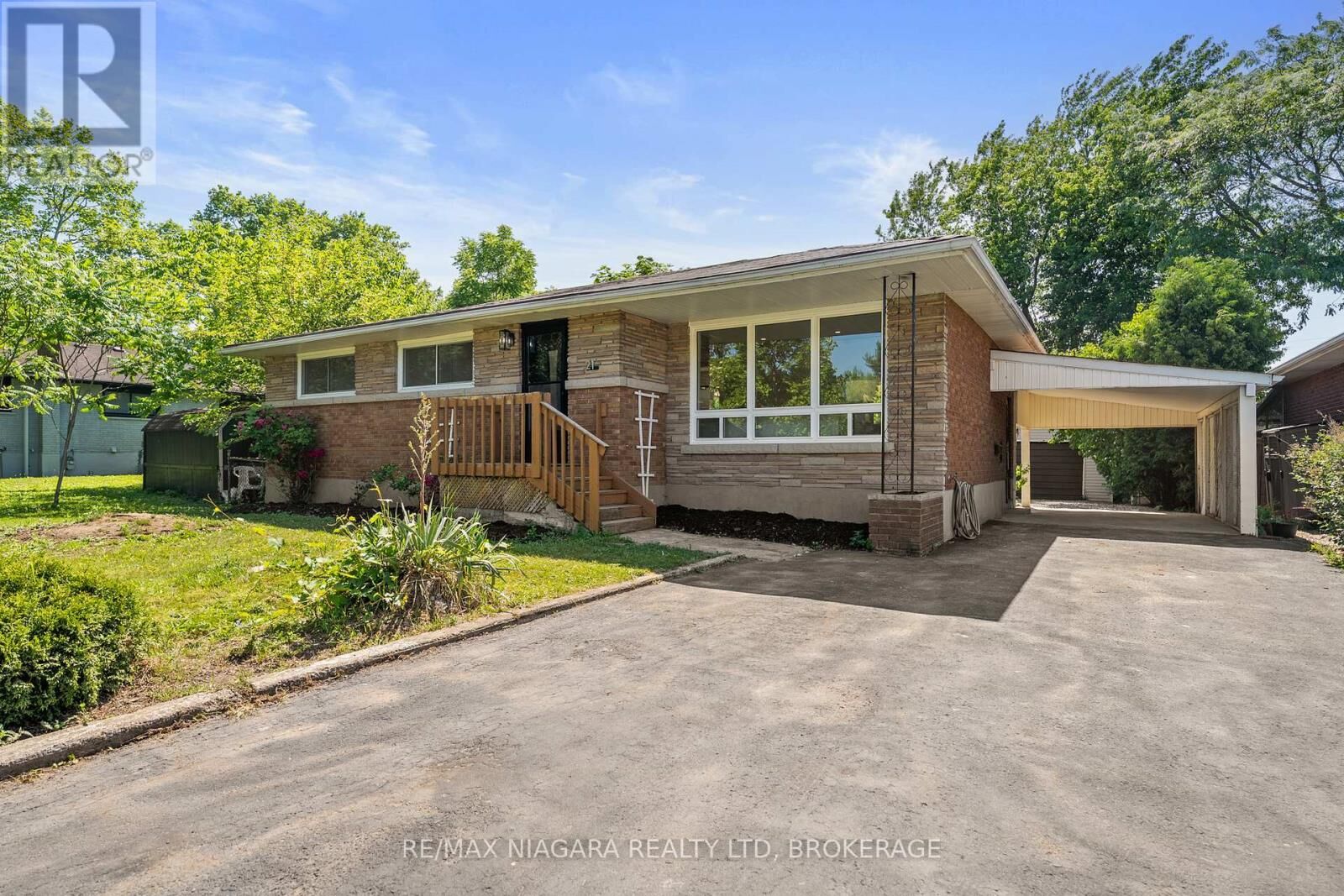 Property Photo:  21 Brookdale Avenue  ON L2T 2T4 