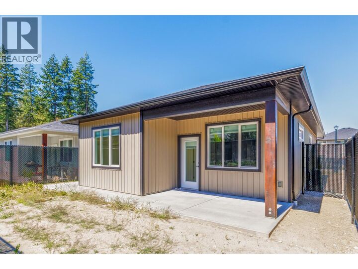 Property Photo:  2374 6 Avenue Southeast  BC V1E 0H1 