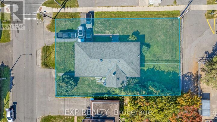Property Photo:  150 Meadowlands Drive West  ON K2G 2S5 