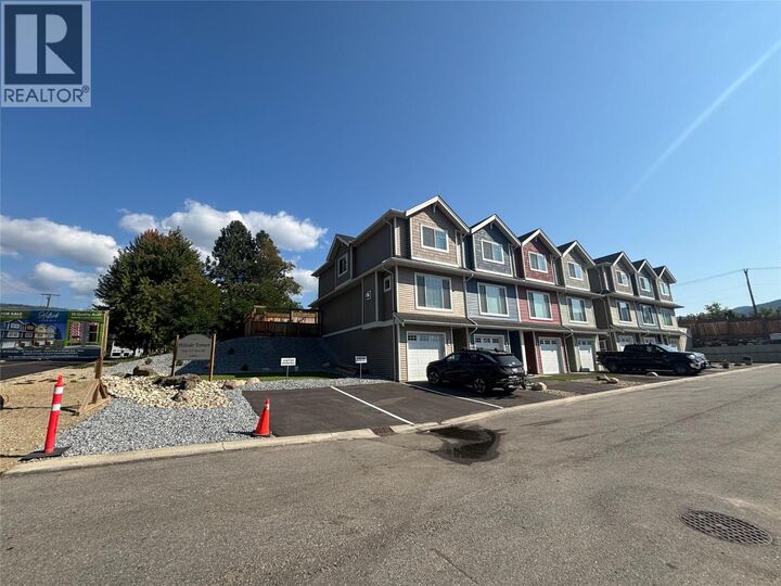 Property Photo:  1910 11 Avenue Northeast 4  BC V1E 2V5 