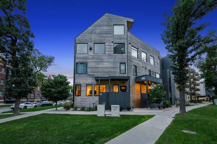 234 Wellington Crescent  Winnipeg MB R3M 0B2 photo