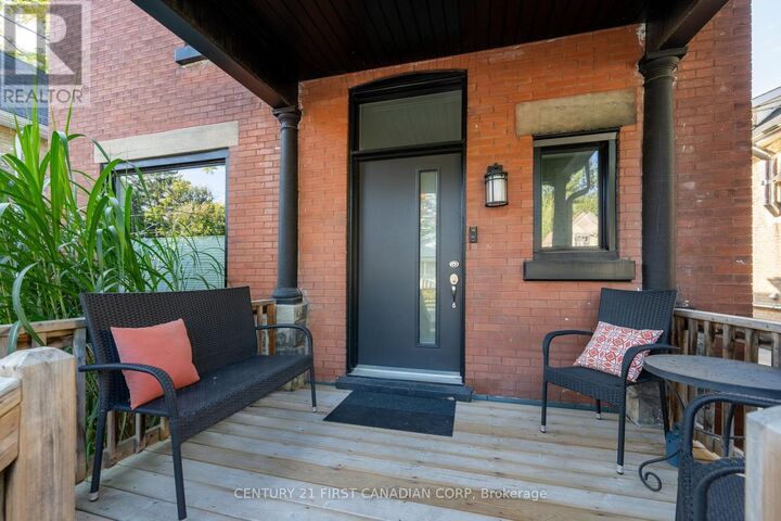 Property Photo:  239 Tecumseh Avenue East  ON N6C 1S7 
