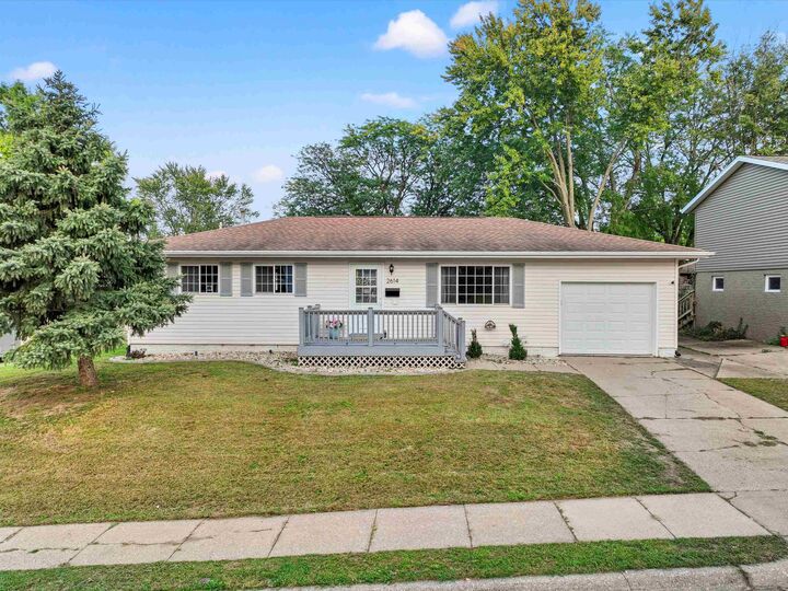 Property Photo:  2614 Crissy Drive  IA 52001 