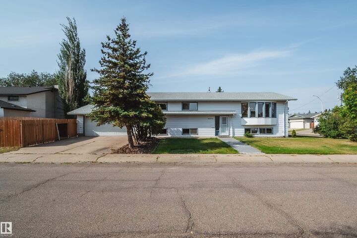 18851 99A Avenue NW  Edmonton AB T5T 3M9 photo