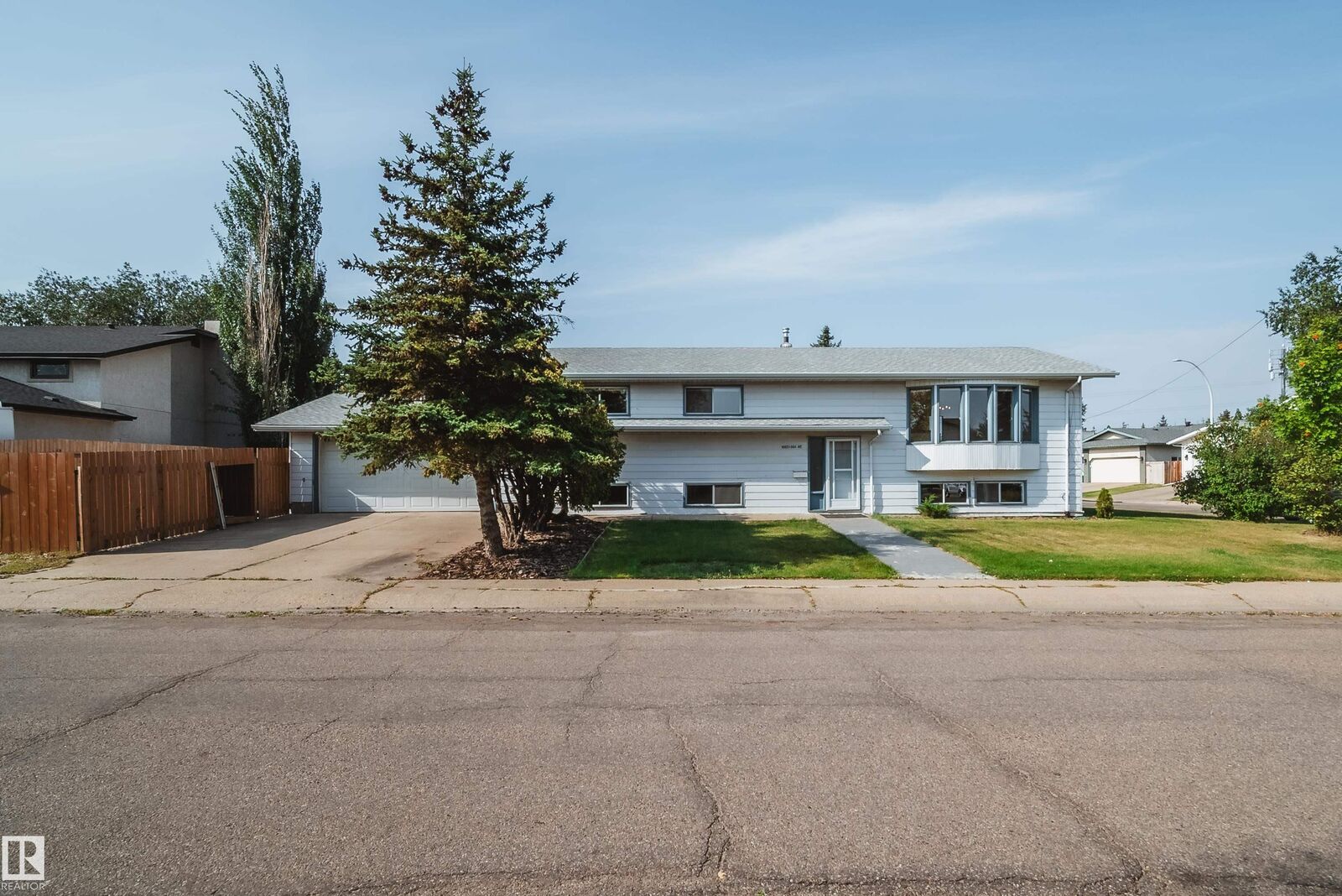 Property Photo:  18851 99A Avenue NW  AB T5T 3M9 