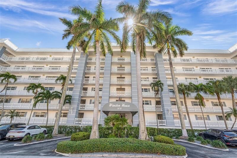 Property Photo:  3050 NE 47th Ct 301  FL 33308 