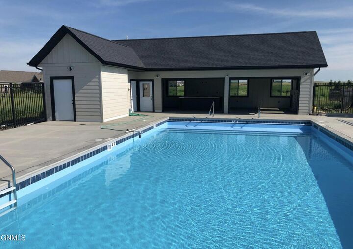 Property Photo:  3403 Palmer Place  ND 58503 