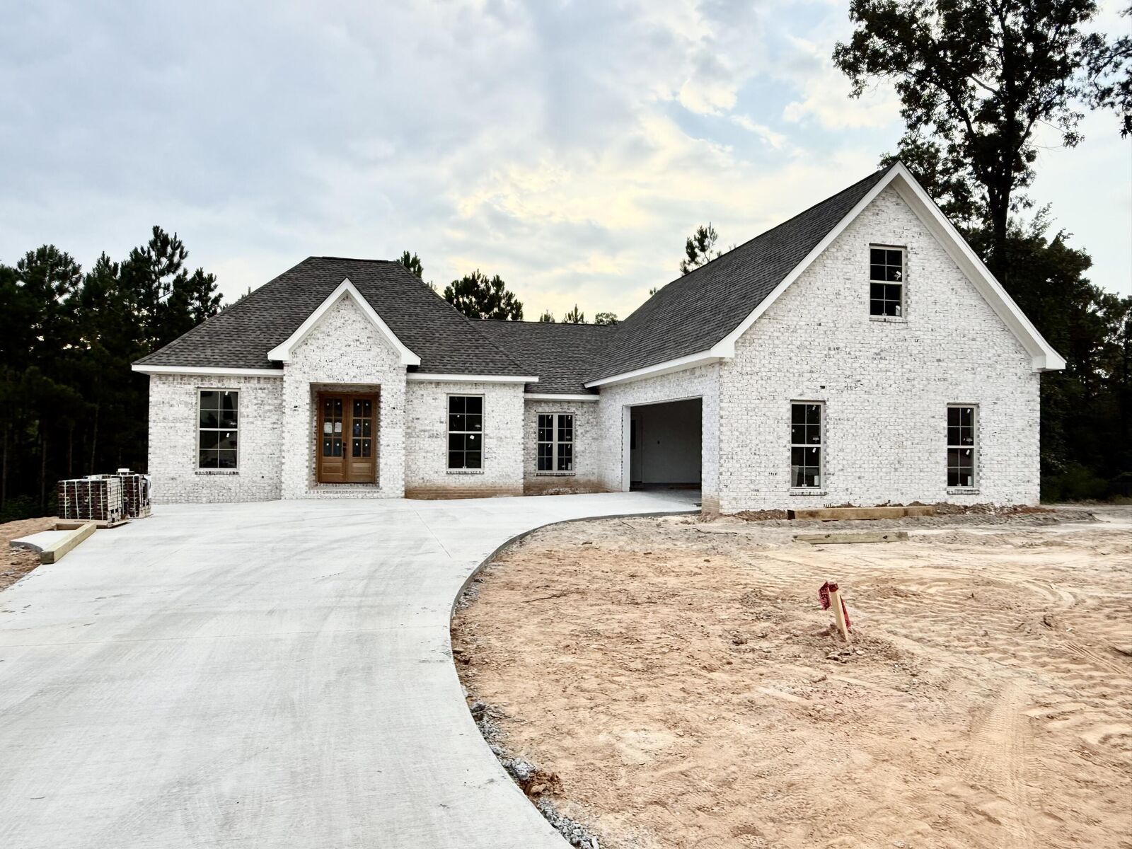 Property Photo:  7 Pinehill Ct.  MS 39402 