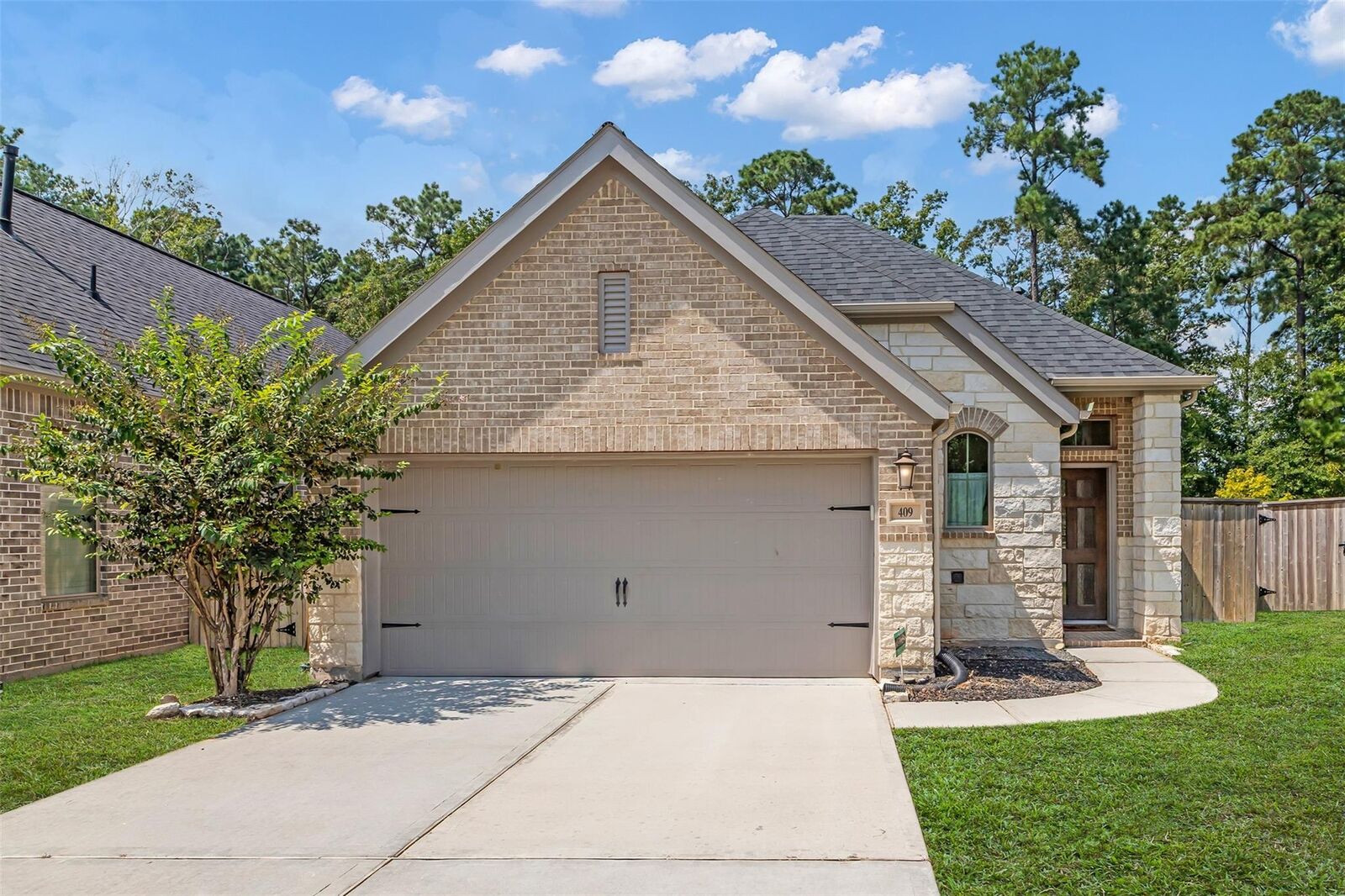 Property Photo:  409 Brow Pines Court  TX 77316 