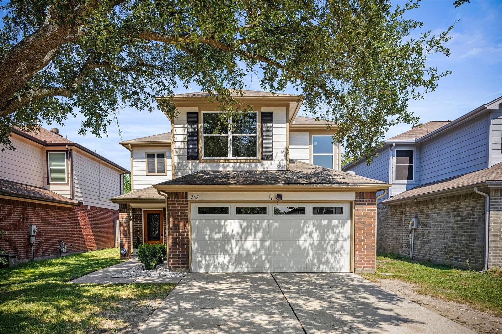 Property Photo: 747 Oak West TX 77073