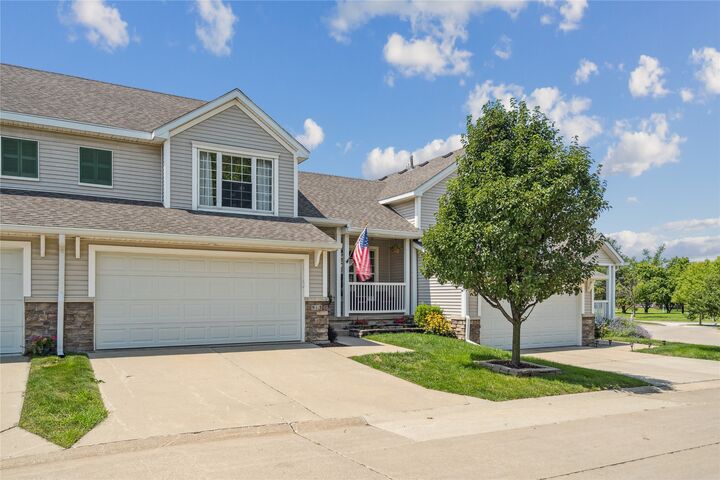 Property Photo: 913 NW Prairie Ridge Drive IA 50023