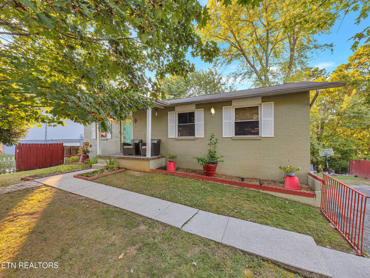 Property Photo: 6409 NW Shrewsbury Drive TN 37921