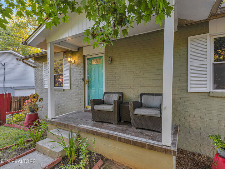 Property Photo: 6409 NW Shrewsbury Drive TN 37921