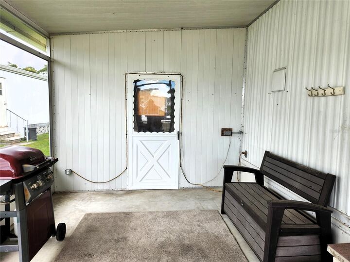 Property Photo:  5524 Holiday Park Boulevard  FL 34287 