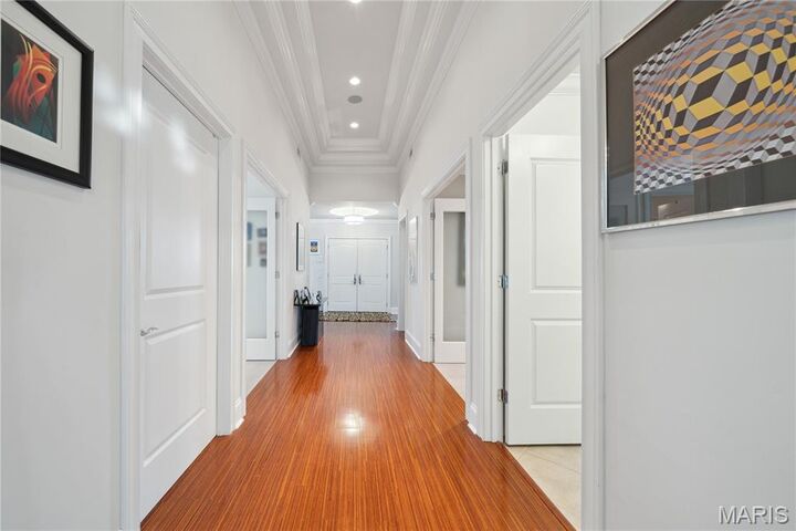 Property Photo:  7524 Cromwell 3 Ph  MO 63105 
