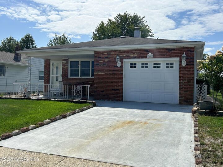 Property Photo:  10 Aztec Court  NJ 08757 