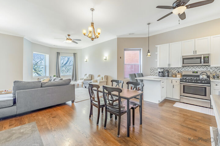Property Photo:  4520 S King Drive 4B  IL 60653 