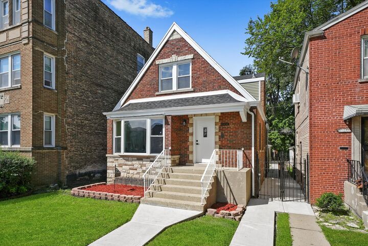 Property Photo:  10436 S Eberhart Avenue  IL 60628 