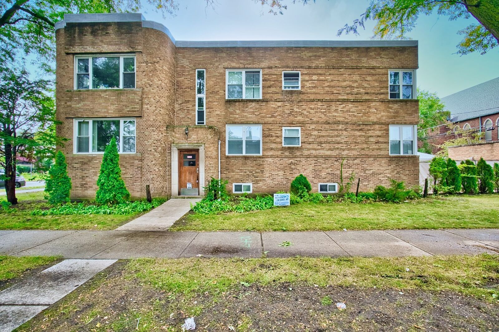 Property Photo: 2535 W Glenlake Avenue IL 60659