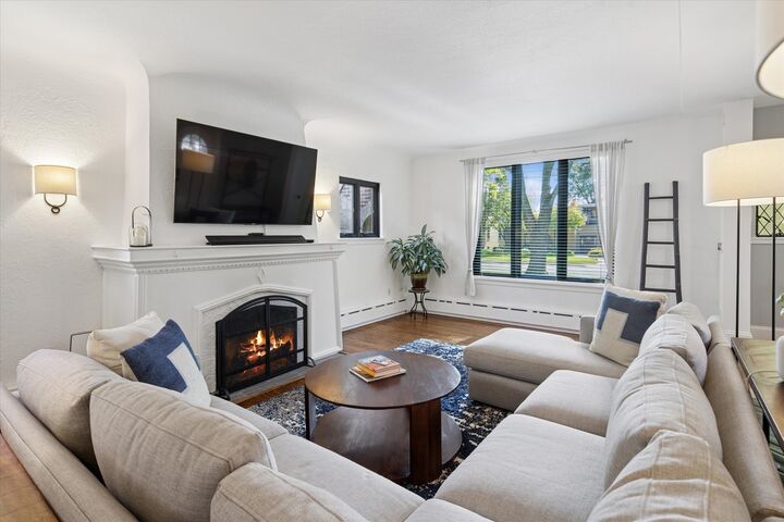 Property Photo:  6612 N Ramona Avenue  IL 60712 