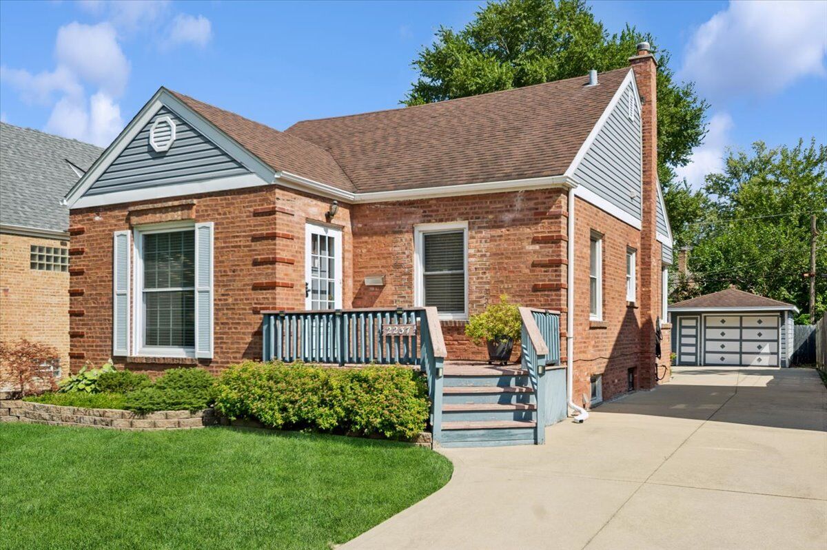 Property Photo:  2237 S 22nd Avenue  IL 60155 