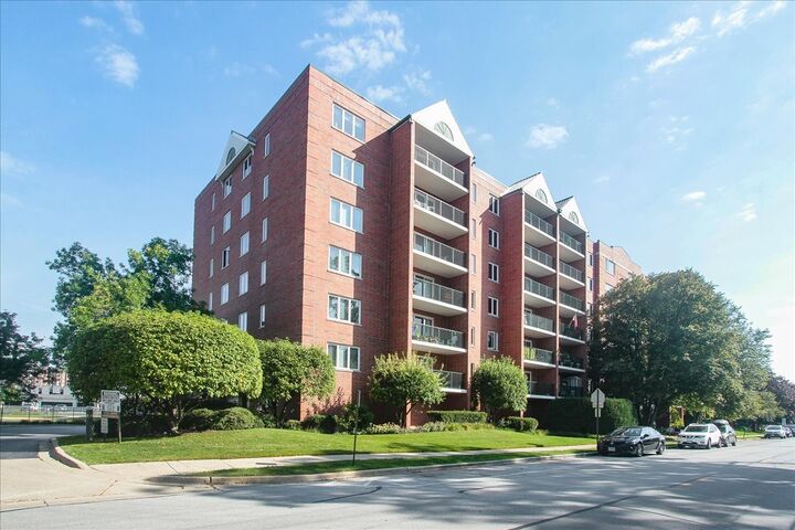 1600 E Thacker Street 706  Des Plaines IL 60016 photo