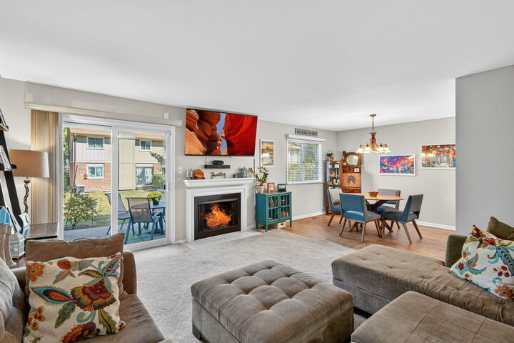 Property Photo: 1049 Liskeard Court IL 60189