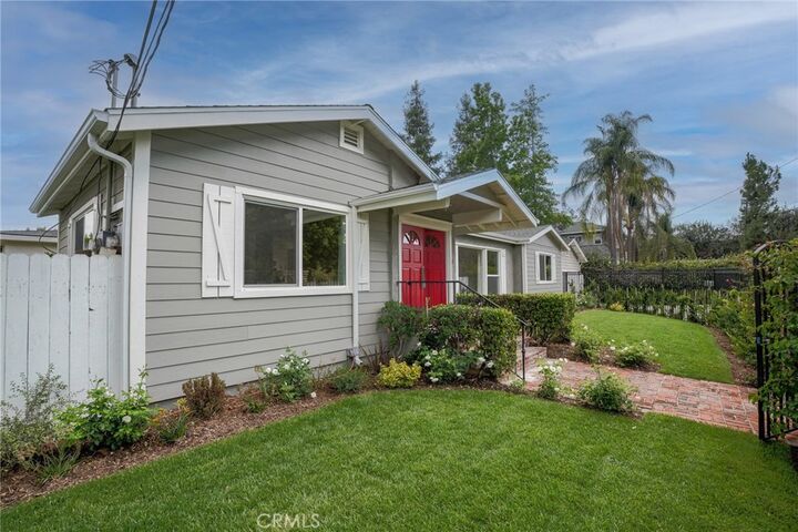 Property Photo:  4640 Seratt Place  CA 91607 