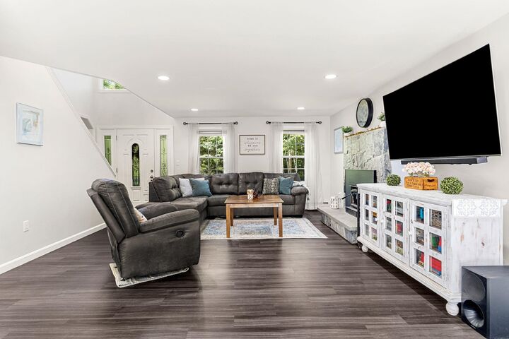 Property Photo:  1 Sandy Lane  NH 03106-2309 