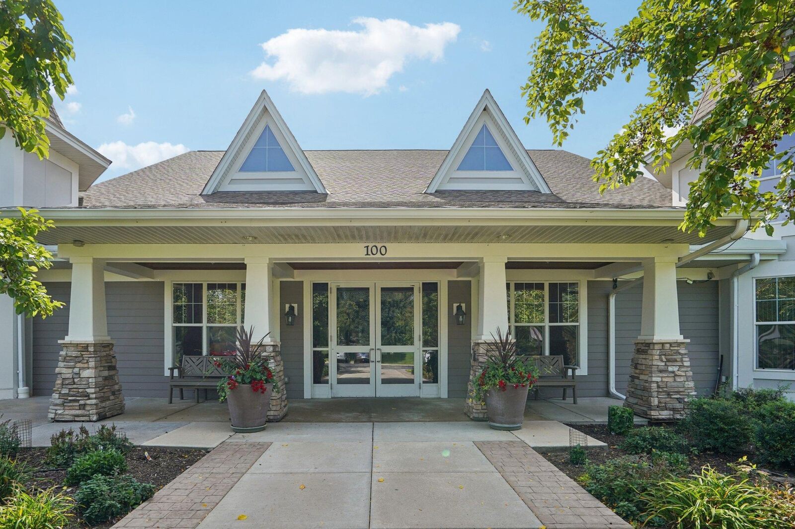 Property Photo: 100 Clydesdale Trail 115 MN 55340