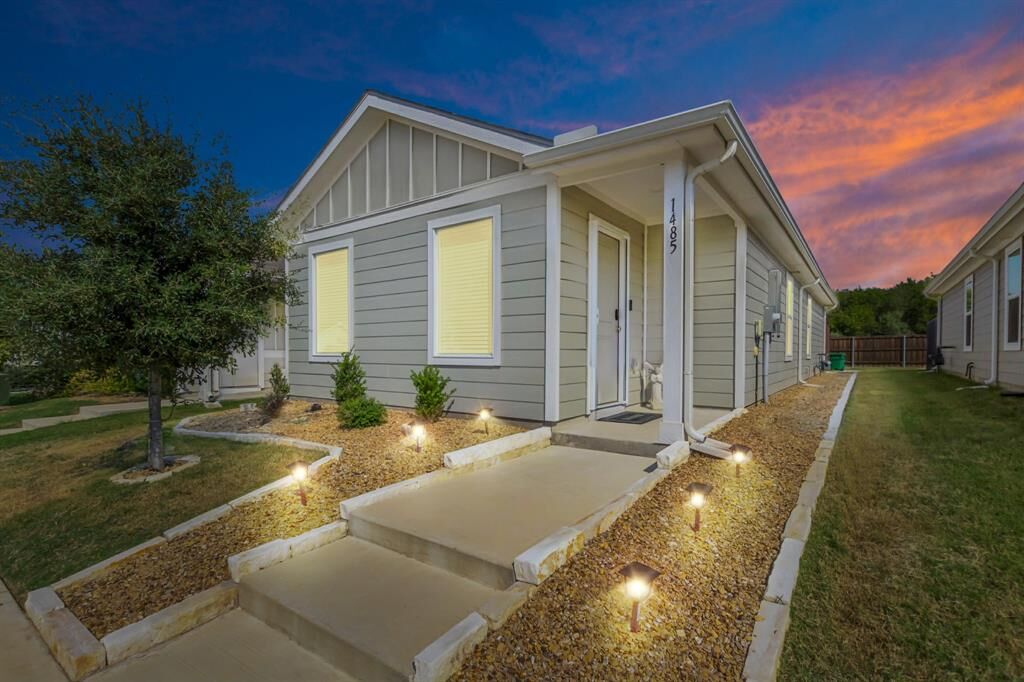 Property Photo: 1485 Sterling Way TX 75125