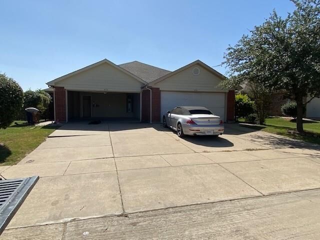 Property Photo:  472 Brookbank Drive  TX 76036 