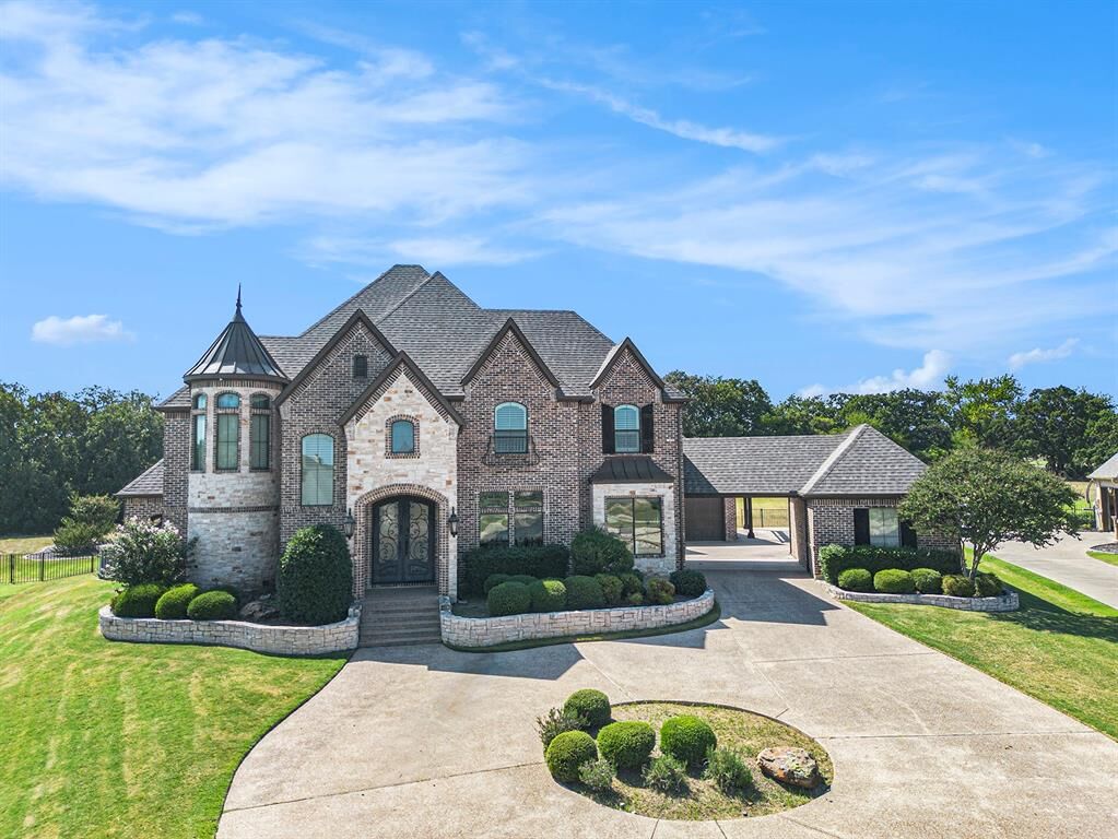 Property Photo: 6909 Heritage Oaks Drive TX 76063