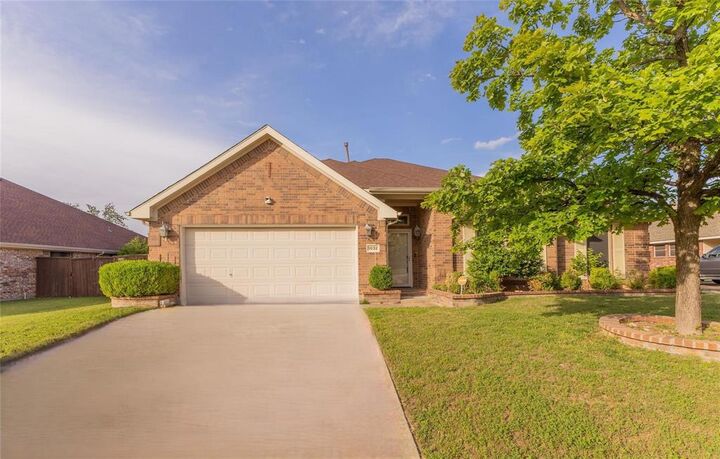 1032 Bending Oak Drive  Cedar Hill TX 75104 photo