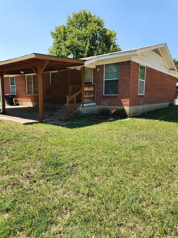 3416 Hedrick Street  Fort Worth TX 76111 photo