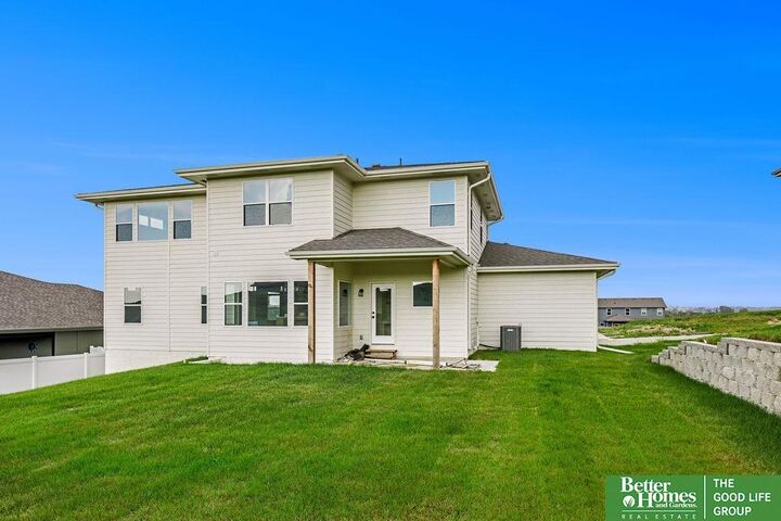 Property Photo:  11018 N 161st Street  NE 68007 