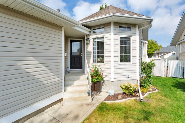 Property Photo: 14 Andrews Close AB T4R 2P8