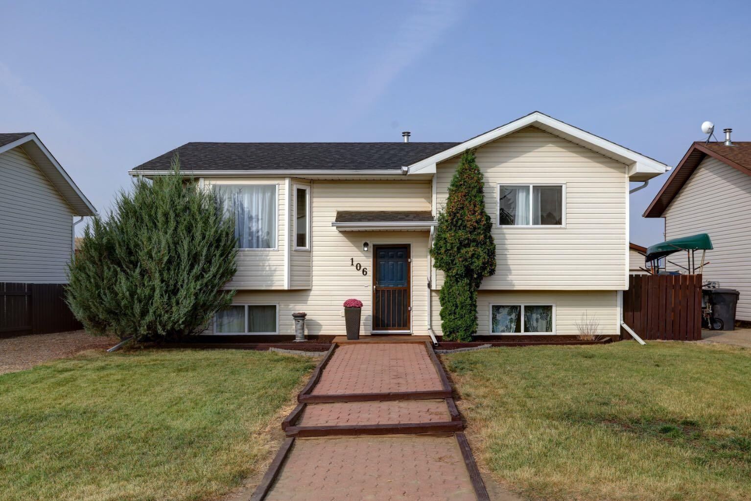 Property Photo:  106 Aerial Crescent  AB T0J 0Y9 